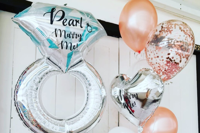 Using Balloons To Create The Most Romantic Proposal Setup