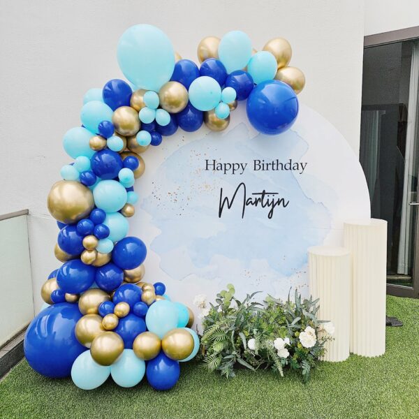 Party Round Ombre Blue Board With Balloon Garland