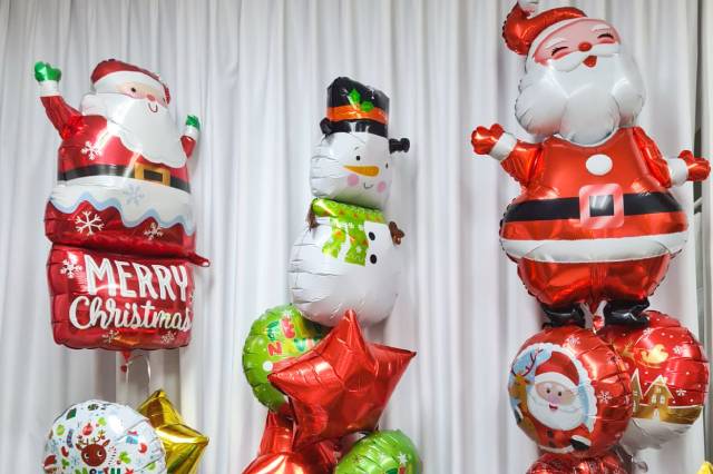 5 Adult-Friendly Christmas Party Games Involving Balloons