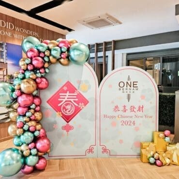 Double Board Arch with balloon