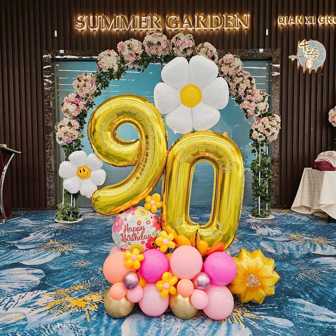 Floral Fantasy Deluxe Balloon Centerpiece